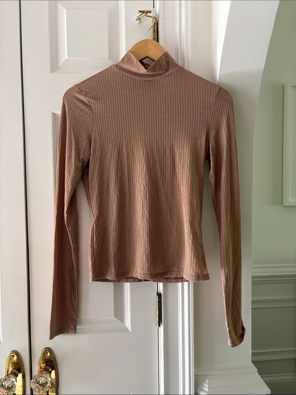 ALO Yoga Ribbed Seacoast Mock Neck Modal Long Sleeve Top in Tan XS/S - Picture 2 of 12